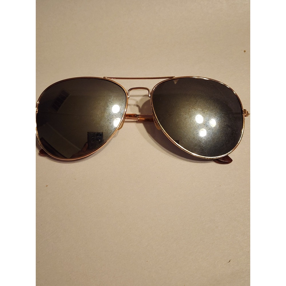 Classic Gold Tone Metal Frame Aviator Sunglasses Dark Tinted Lenses Retro Style